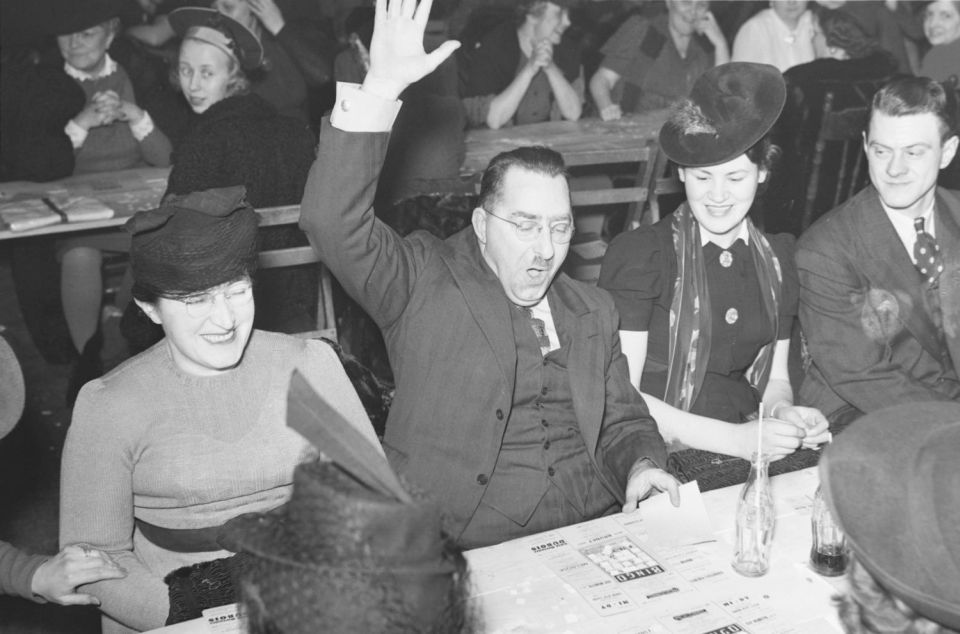 Feature. Bingo Game, 4555 N.D.G. Avenue BAnQ P48S1P06825.jpg